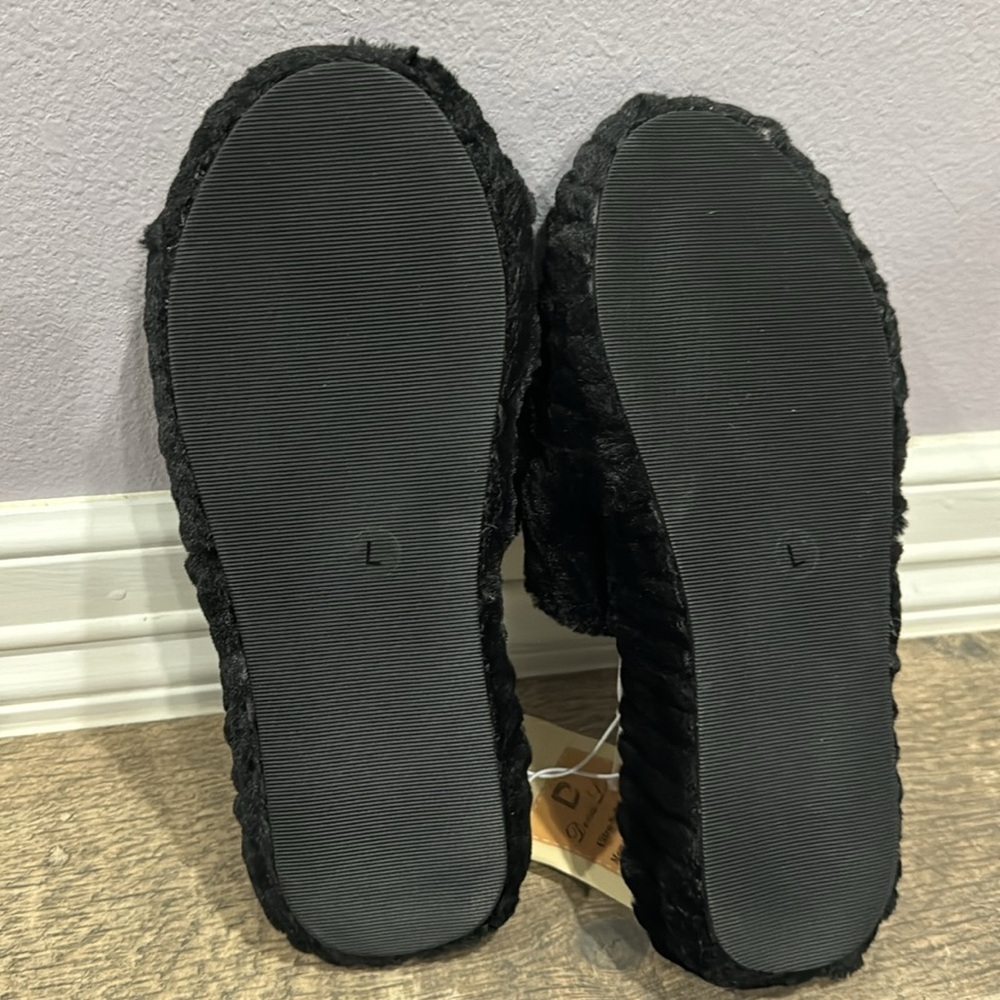 Slippers - Picture 3 of 3